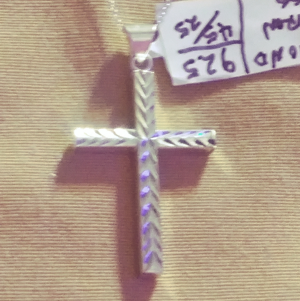 NWT- CHEVRON DIAMOND-CUT CROSS ON 925/18" CHAIN.